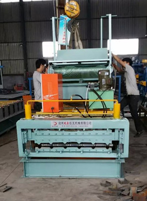 沧州地鑫供应邳州加宽840/900型双层压瓦机，配套覆膜机，现货销售